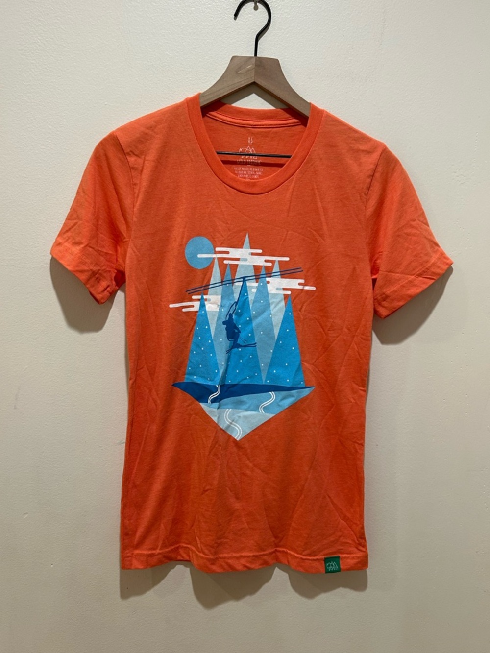 NWOT Wild Tribute Orange with Blue Graphic Ski T-Shirt - Women’s Size XS